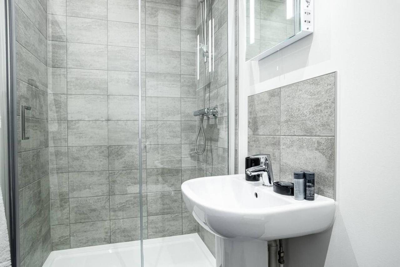 Two Bedroom - Central Peterborough Apartment - Bayard Apartments Esterno foto